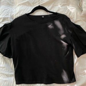 Uniqlo black short t-shirt